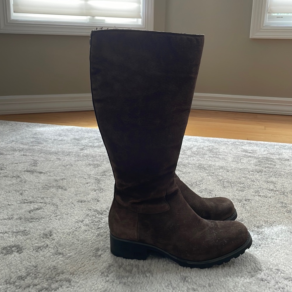 UGG brown suede zip up boots size 8.5